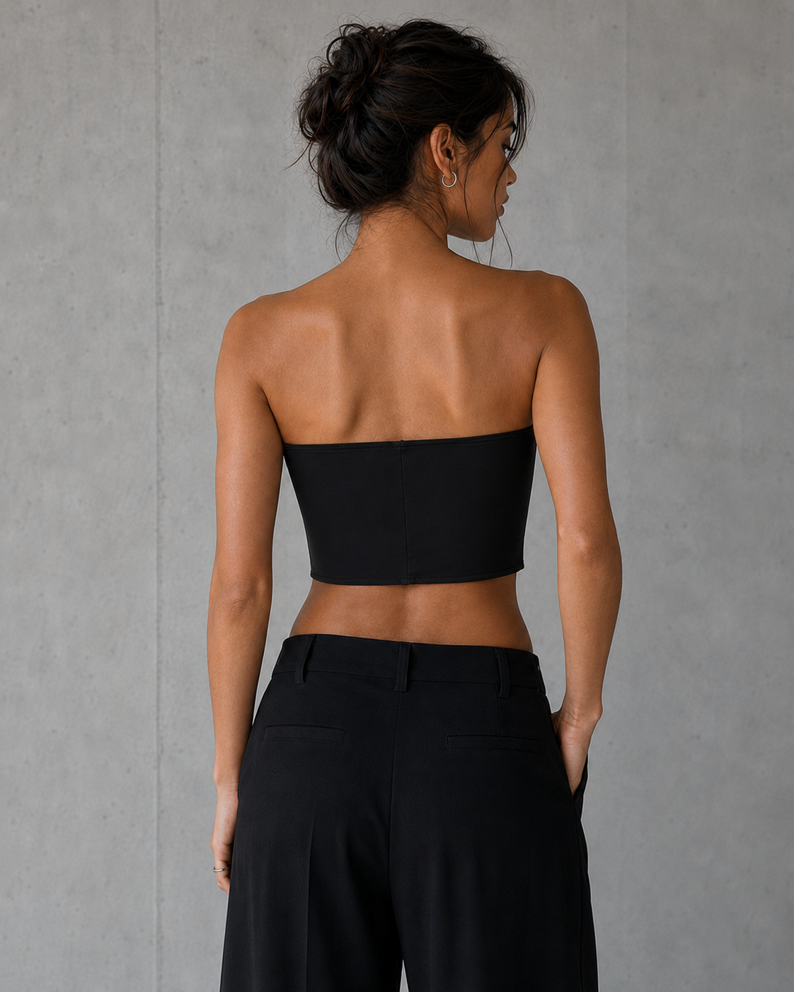 Siyah Çift Uç Detaylı Straplez Crop Top – Ürün Görünümü 03 Siyah Çift Uç Detaylı Straplez Crop Top ürün görünümü 3